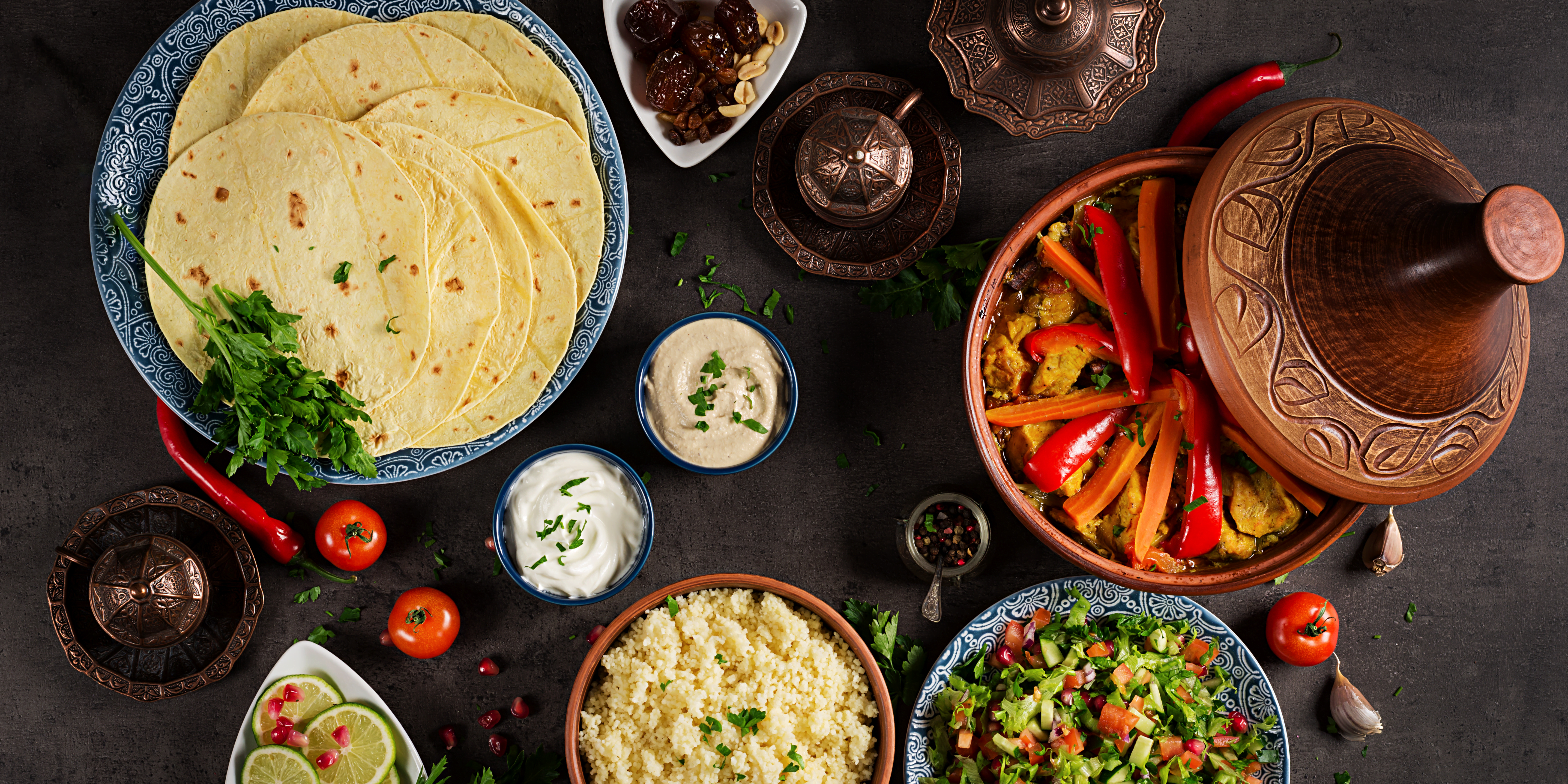 استكشف أشهى المأكولات العربية عبر التاريخ والطاولة 2 المأكولات العربية